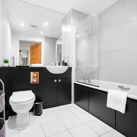 Urban 1br + Free Parking By Azura Nights Birmingham